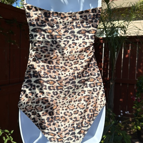 Cheetah one piece swimsuit - Picture 5 of 5
